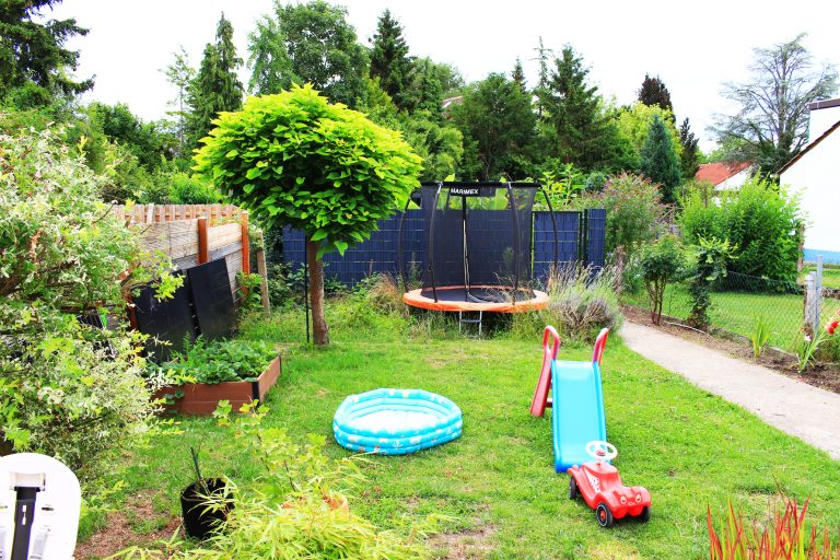 Maisonette-Wohnung in 2-Familienhaus mit Scheune und Garten!
